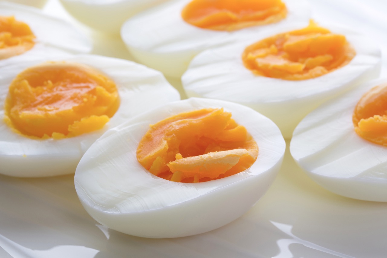 ゆで卵の賞味期限はいつまで？より美味しく安全に食べるための保存方法を解説