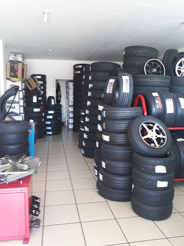Opiniones de Llantas y Arosal Costo en Quito - Tienda de neumáticos