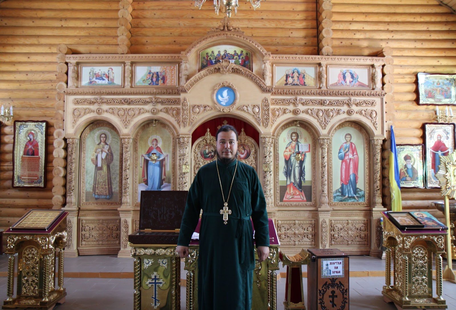 Отець Меркурій у церкві Св. Петра Калнишевського.