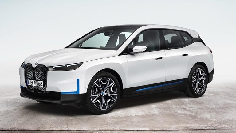 Un coche deportivo de color blanco

Descripción generada automáticamente