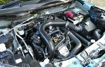 
Toyota Raize 2022 được trang bị động cơ 1.0L Turbo sản sinh mô-men xoắn cực đại 140Nm tại vòng tua 2400 - 4000 vòng/phút, công suất cực đại 98Hp tại vòng tua 6000 vòng/phút. 
