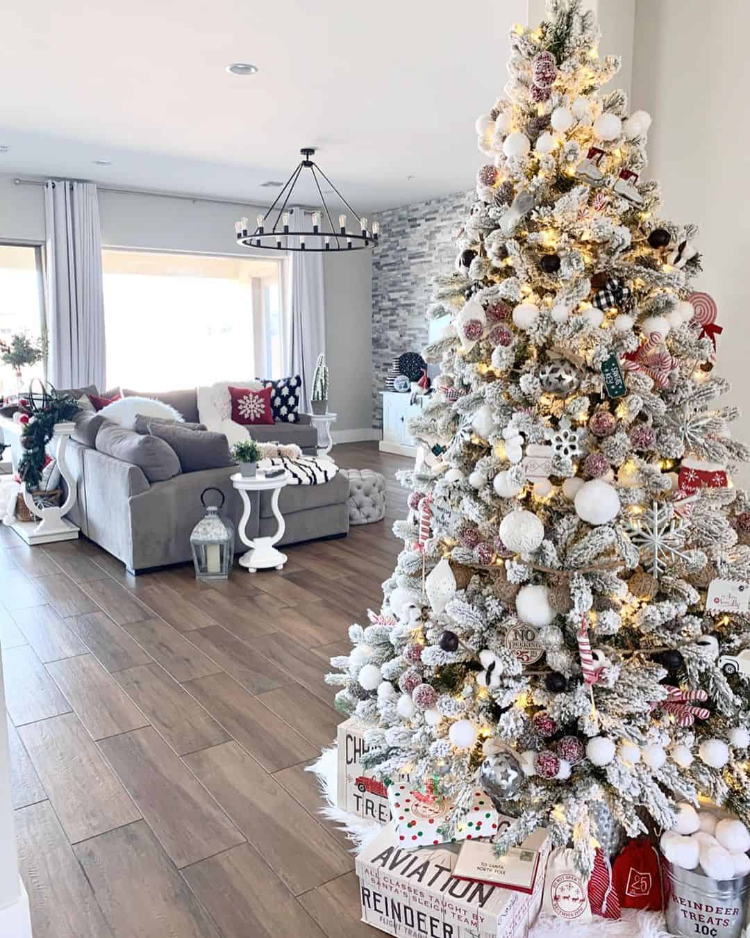 Vintage white black accents Christmas tree