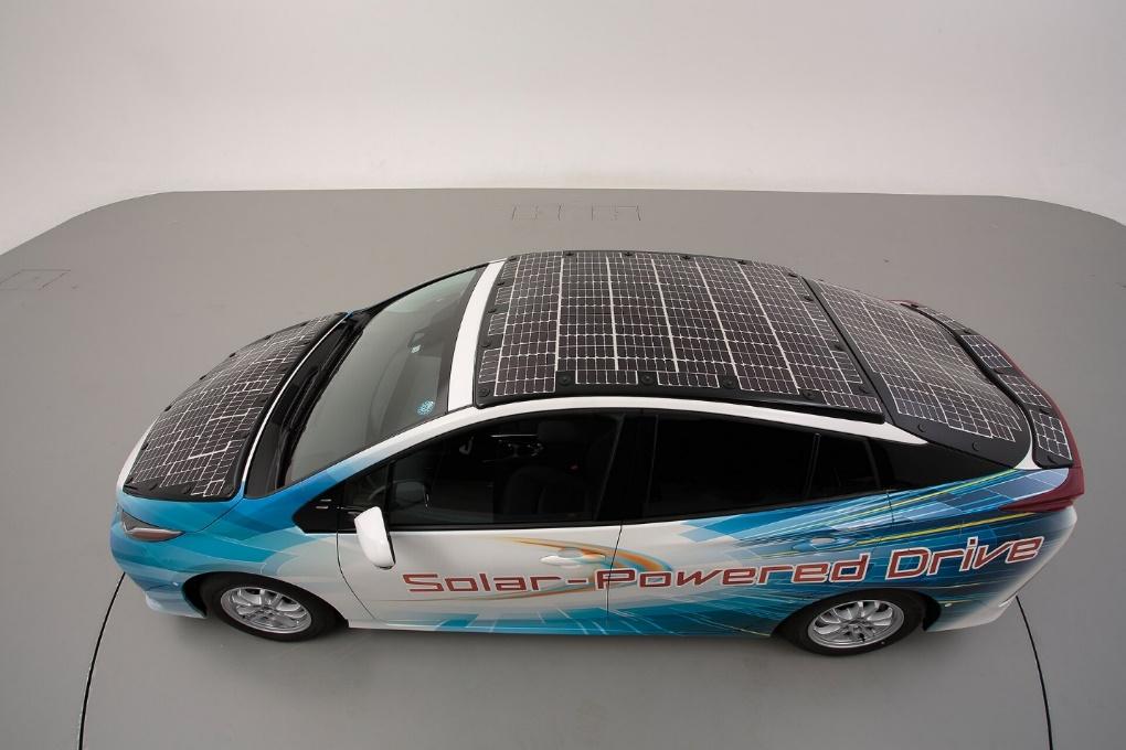 Toyota to test solar panels for electric cars