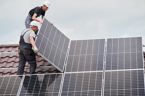 Bagaimana Melakukan Servis Panel Surya di Rumah?