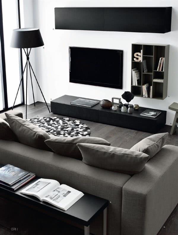 Sala com sofá e televisão

Descrição gerada automaticamente