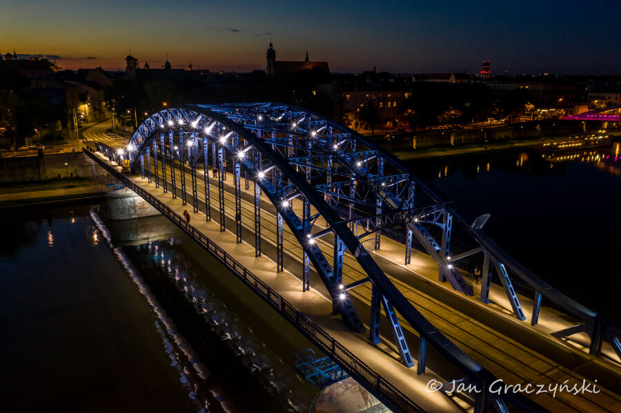 Most Piłsudskiego zyskał iluminację - Magiczny Kraków