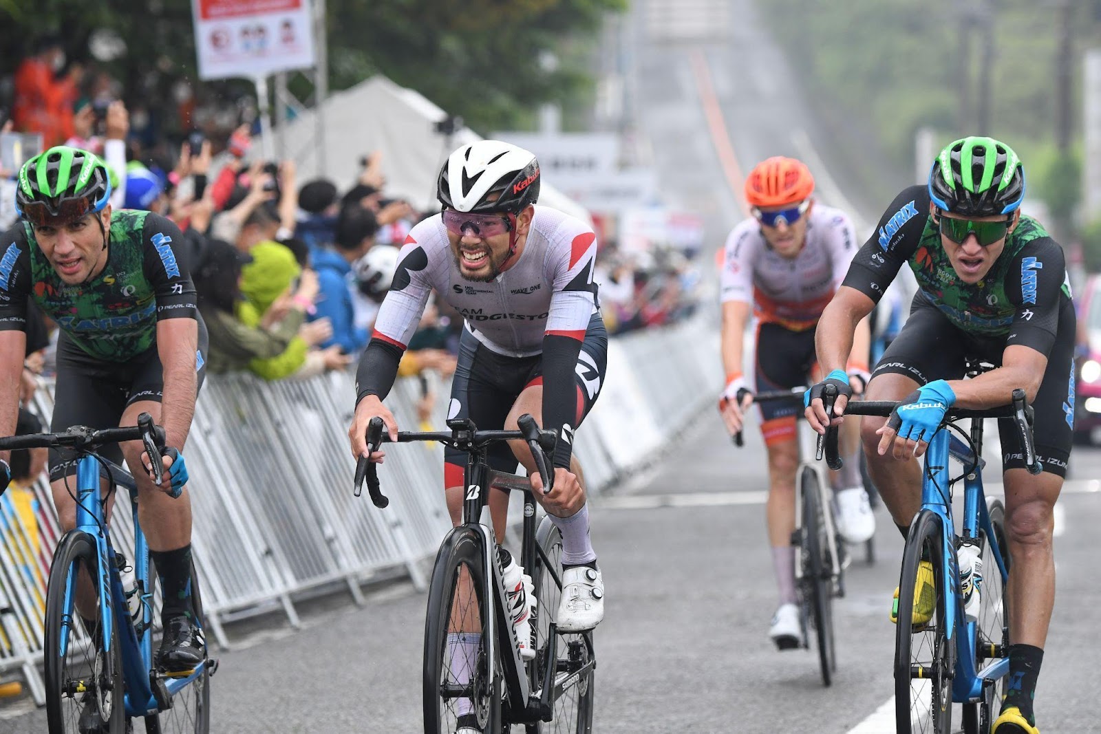 ロードレースのサングラスはどう選ぶ?】確かな技術とデザイン性 ロードレースのサングラスはどう選ぶ?】確かな技術とデザイン性