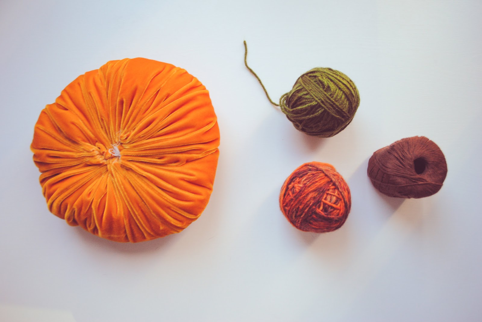 lily-muffins-close-your-velvet-pumpkin.jpg