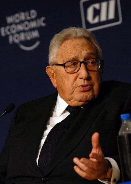 https://www.mondialisation.ca/wp-content/uploads/2020/04/Henry_Kissinger_at_the_World_Economic_Forums_India_Economic_Summit_2008_New_Delhi-727x1024.jpg