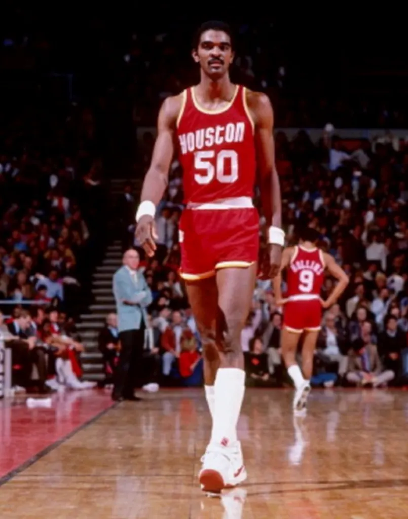 The 20 Tallest Players in the History of the NBA