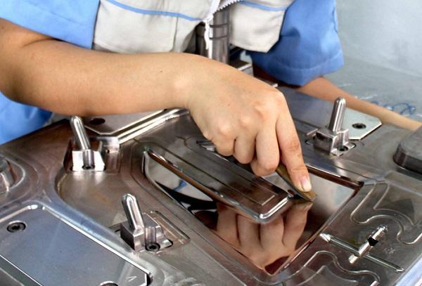 Tại sao phải biết cách vệ sinh và bảo trì khuôn?