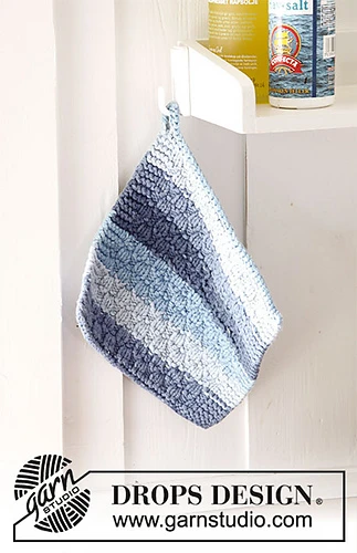 knit potholder in beautiful blue stripes