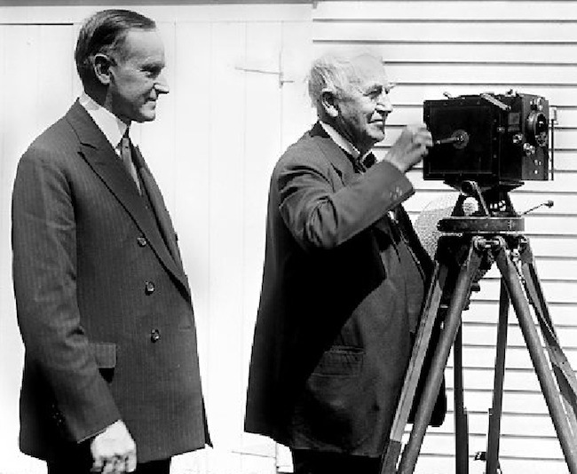 23-US-President-Calvin-Coolidge-looks-on-as-Thomas-Edison-operates-his-first-generation-movie-camera.jpg