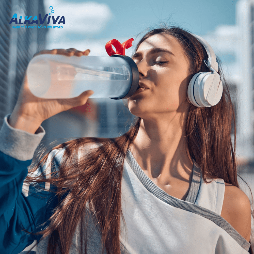 Nước ion kiềm có công dụng chống khát, bù nước nhanh chóng