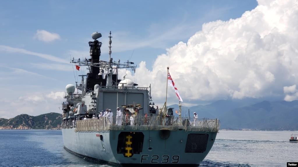 Tàu chiến Anh HMS Richmond đến Cam Ranh, Khánh Hòa hôm 1/10/2021. [Ảnh minh họa] Photo Twitter UK in Vietnam.