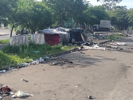 C:\Users\Vamp\Downloads\Riacho dos Machados\Pateo de obra abandonado - Moradores e dependentes quimicos 2.jpg