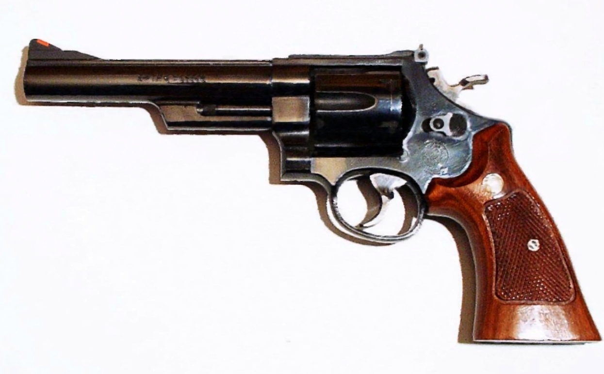 Smith_&_Wesson_Model_29_retouched.jpg