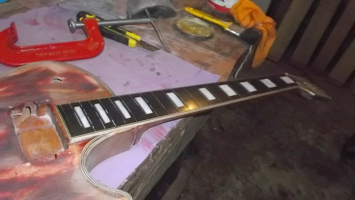 Construção inspirada Les Paul Custom, meu 1º projeto com braço colado (finalizado e com áudio) - Página 5 JutAsOvhprHcSnxu6nnKymg3mo6cJV2wCAWlmr6opgc=w702-h395-no