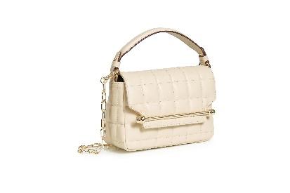 A white handbag with a gold chain

Description automatically generated