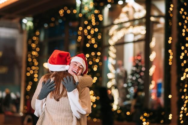 Otras ideas para completar el espíritu navideño en tu tienda en Navidad