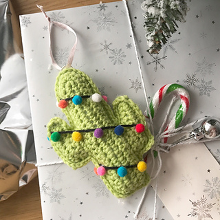 10 Festive Crochet Christmas Ornaments (free patterns) – Littlejohn's Yarn