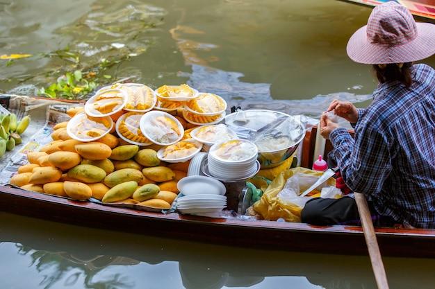 Photo damnoen saduak floating market