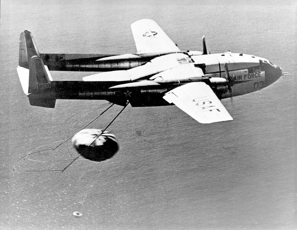 A US Air Force aircraft captures CORONA payload capsule