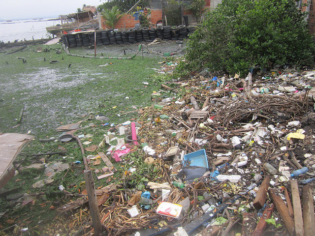 Once this was a white sandy beach close to the fishing village of Tubiacanga, in Guanabara bay, near Rio de Janeiro international airport. The city’s population contributes to pollution and silting in this emblematic Brazilian bay. Credit: Mario Osava/IPS