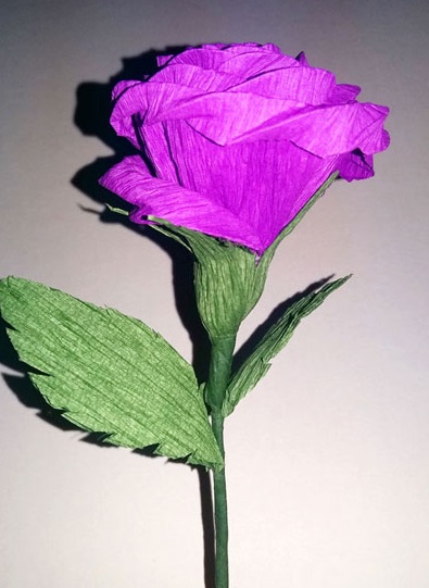 Làm hoa hồng bằng giấy nhún 9