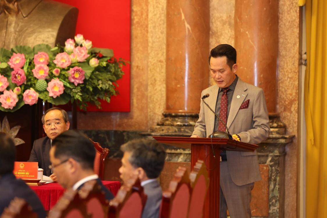 Chairman of the Vietnam Young Entrepreneurs Association - Mr. Dang Hong Anh, reported on the activities of the Young Entrepreneurs Association in the past time at the Presidential Palace.
