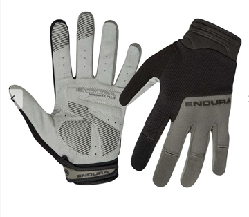 Enduro mountain bike gloves offer optimal protection and temperature regulation.