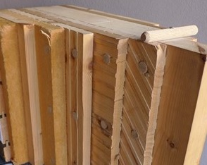 The construction of the solid wood wall with dowels as a connection.