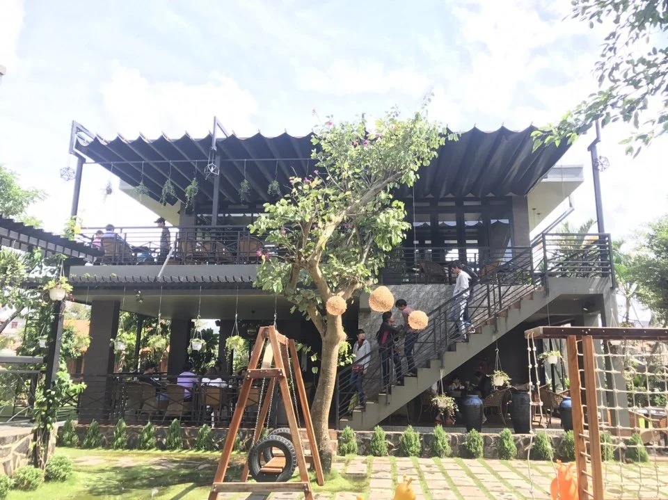 Mẫu mái xếp quán cafe đẹp Đồng Nai
