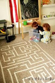 Resultado de imagen de niños jugando a laberintos en el piso
