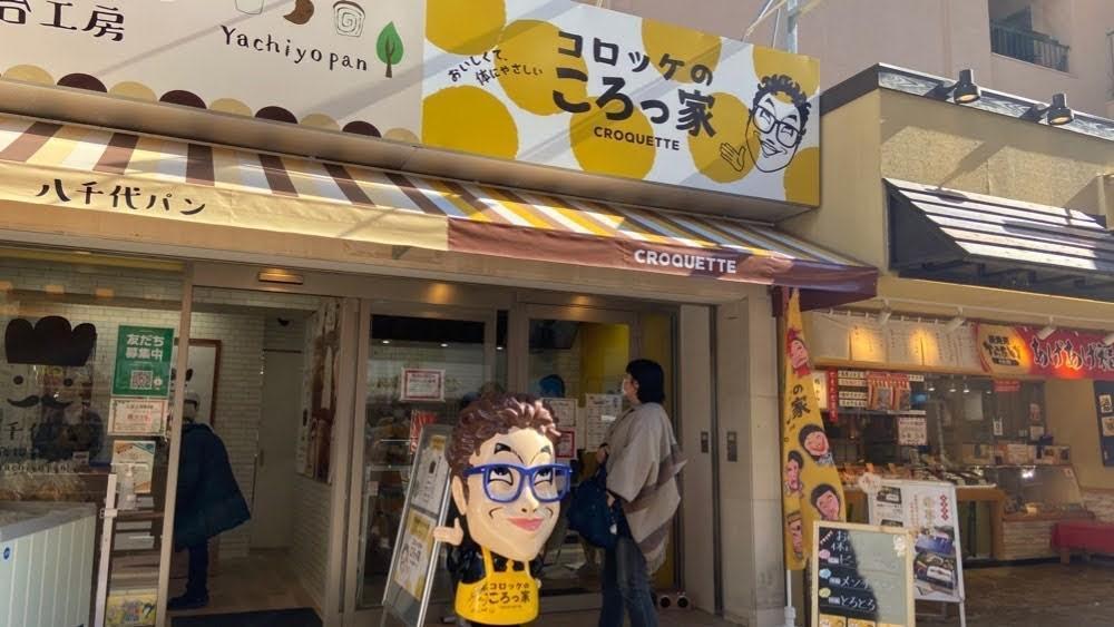 男, 店, キッチン, ショップ が含まれている画像

自動的に生成された説明