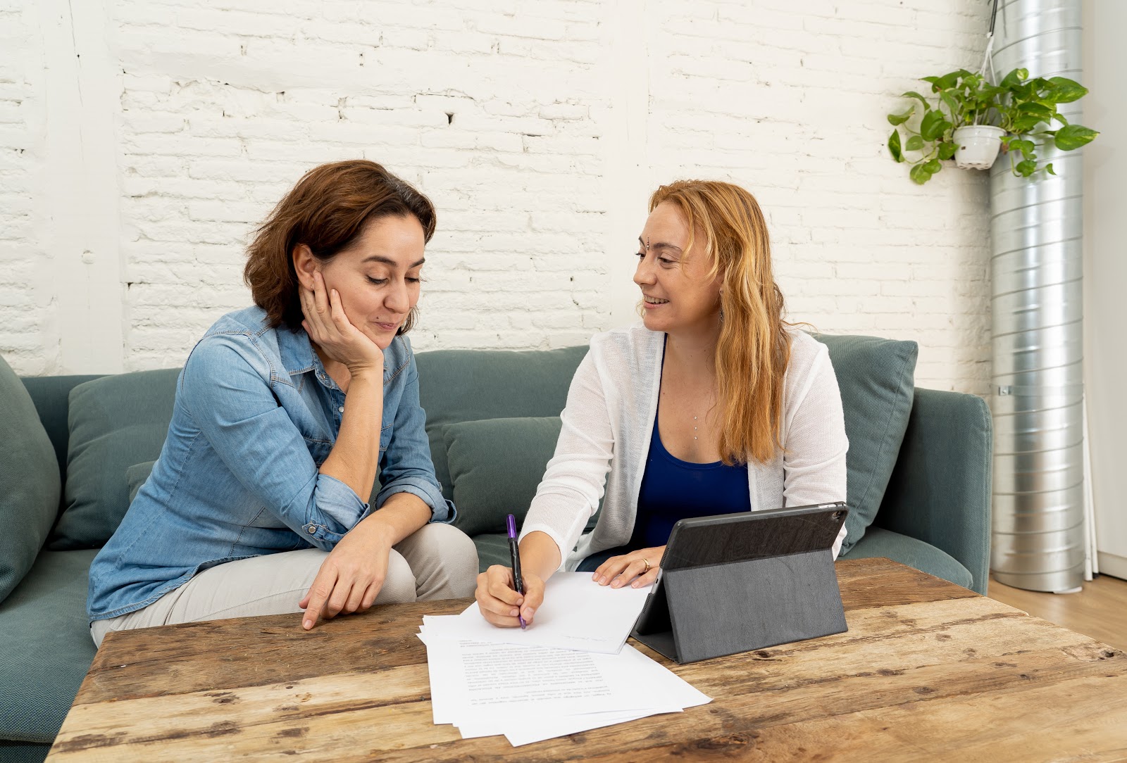 Nutrition coach writes notes for female patient in her office