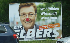 Wahlplakat: Dirk Elbers mit rotem Tupfer auf der Nase.