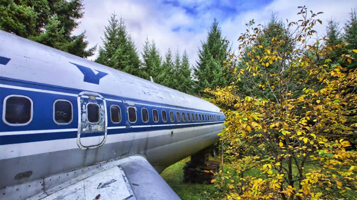 Aircraft Converted into Private Home - Incredible Amount of Space