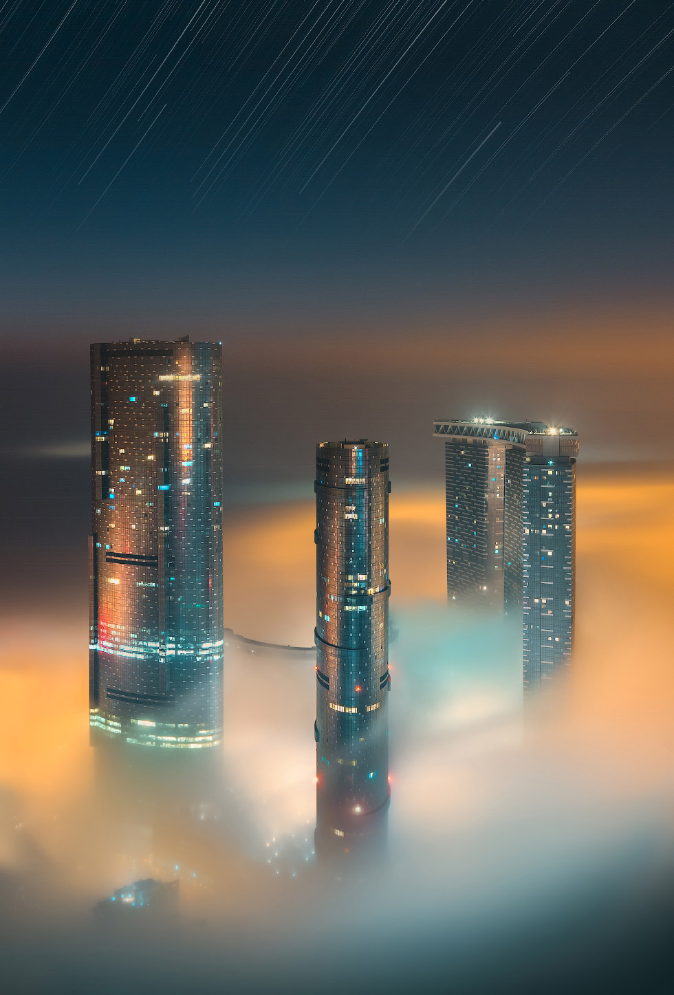 Dubai, fantástica ciudad en la niebla.