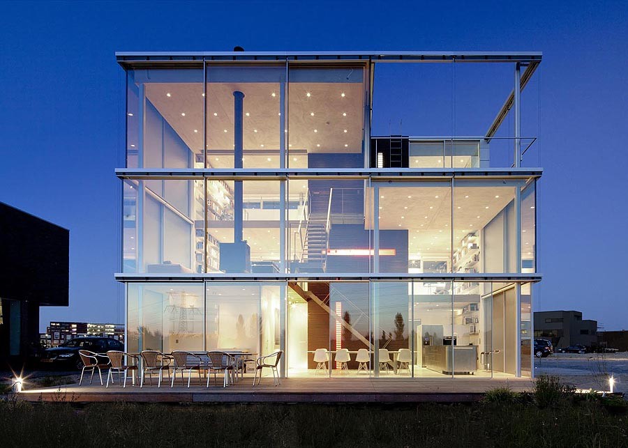5 Materials For Designing A Modern Luxury House Exterior - Glass