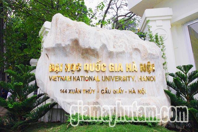Cổng chính của Đại học Quốc gia Hà Nội tại Xuân Thủy