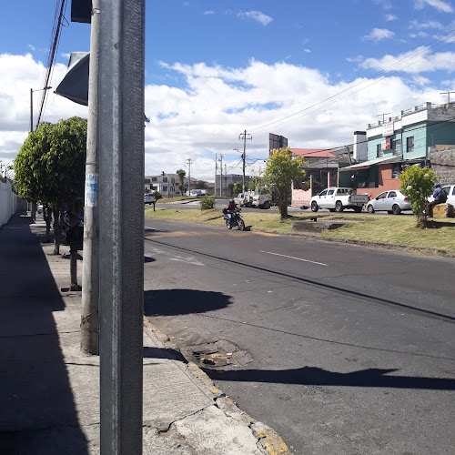 Opiniones de De los Naranjos & De Las Azucenas en Quito - Concesionario de automóviles