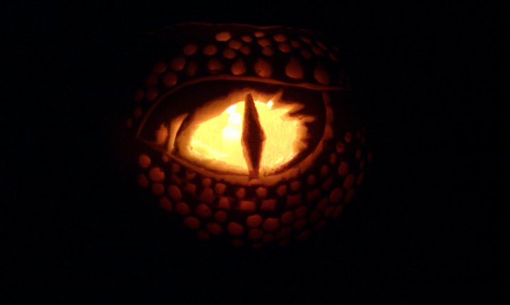 dragon_eye_pumpkin_by_pixie_kemh-d4f7nzq.jpg