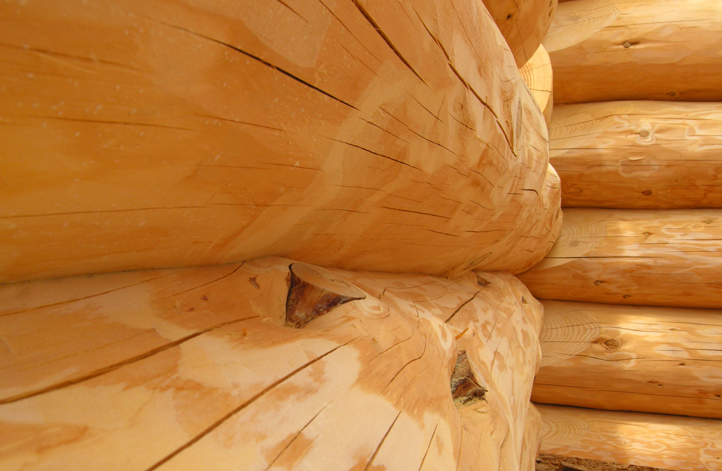 Handcrafted_Scribe-Fit_Log_Home_Closeup.jpg