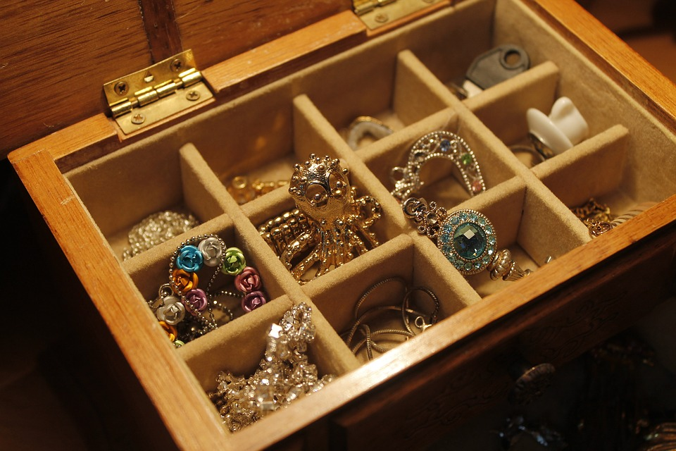 4 Simple Tips to Care for Your Jewelry