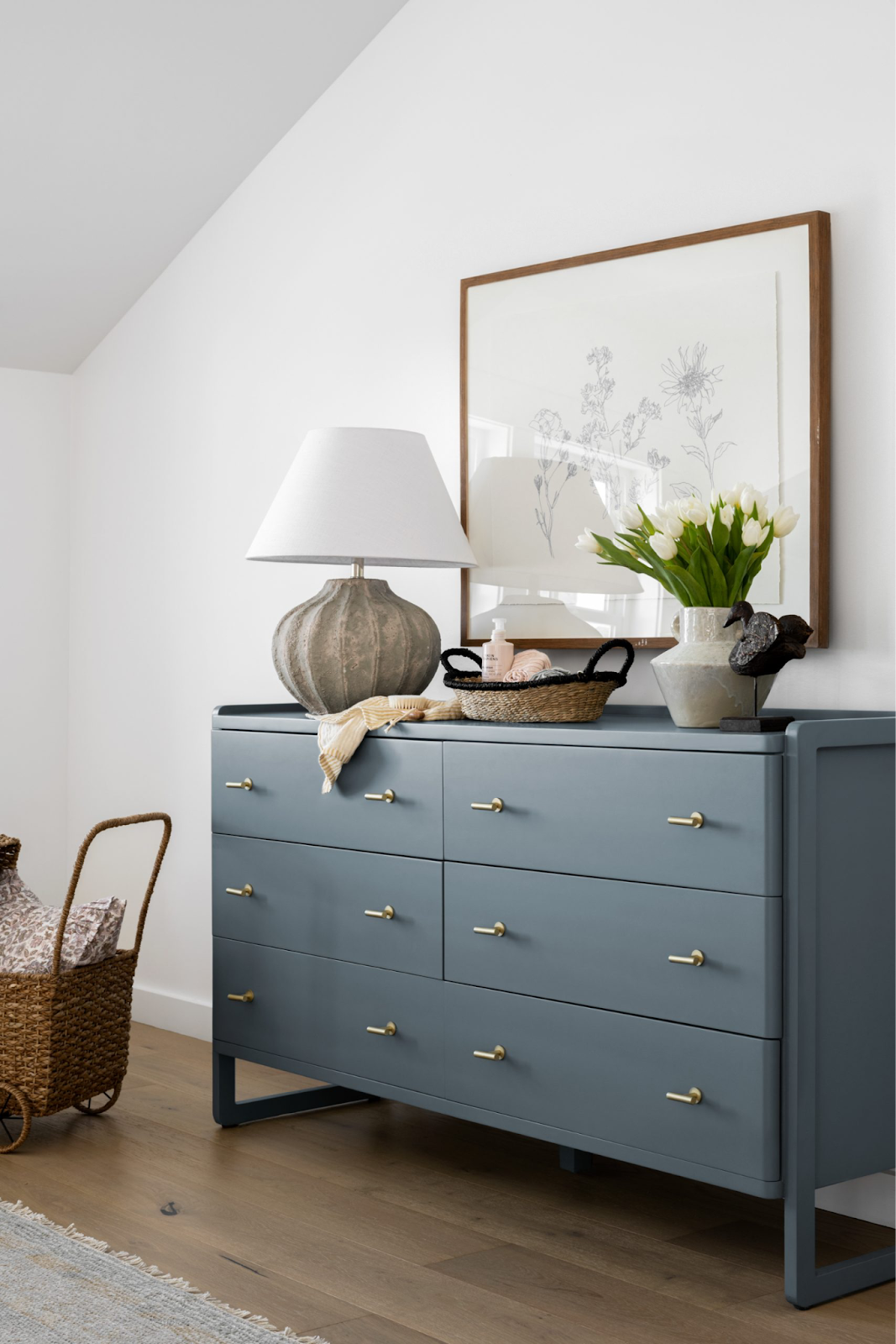 Dresser top organizers