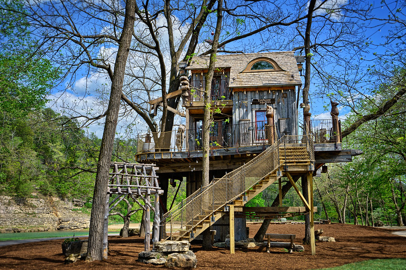 Treehouse - by Pete Nelson of Animal Planet's Treehouse Masters