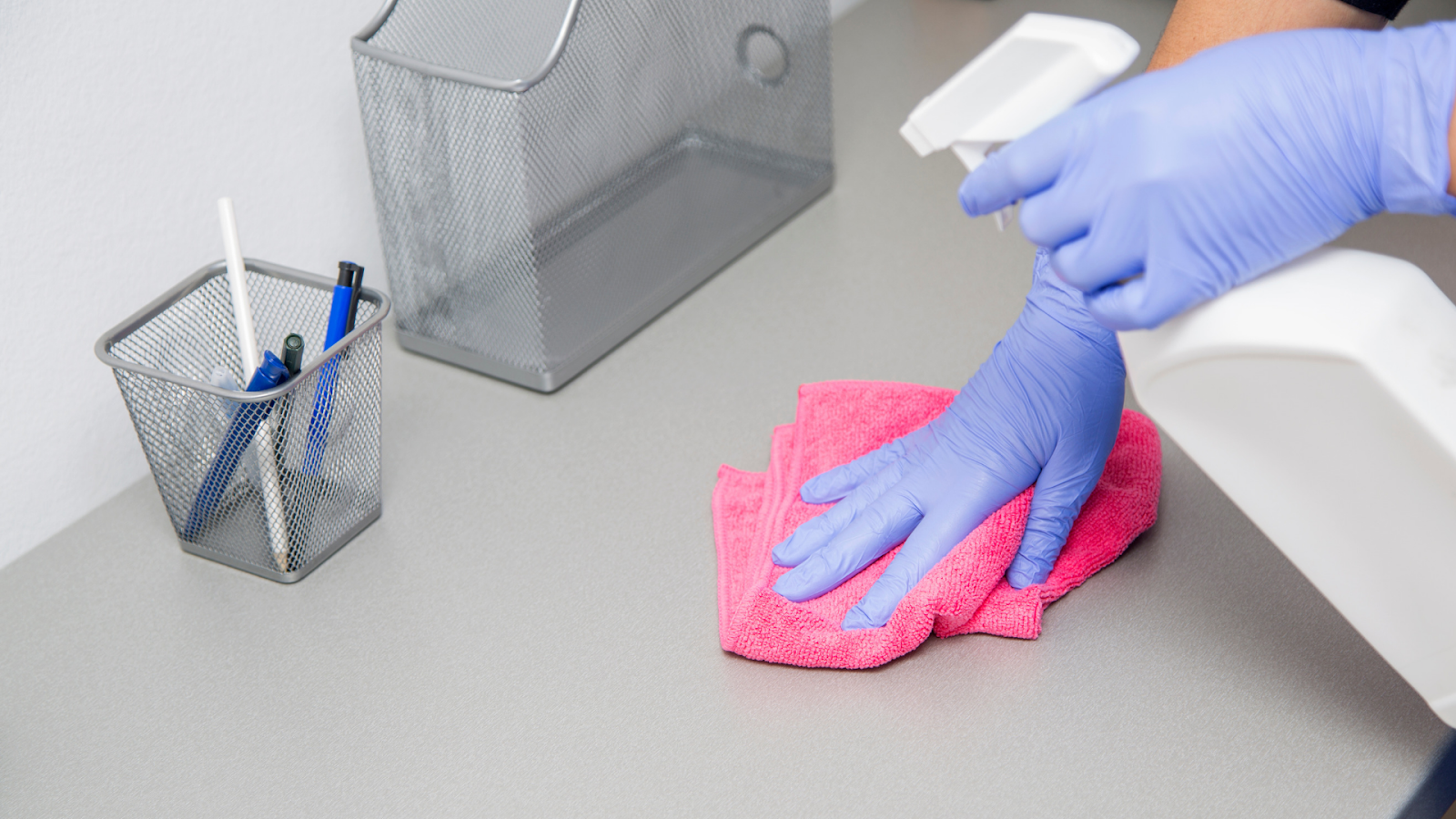 manual cleaning and disinfecting in offices
