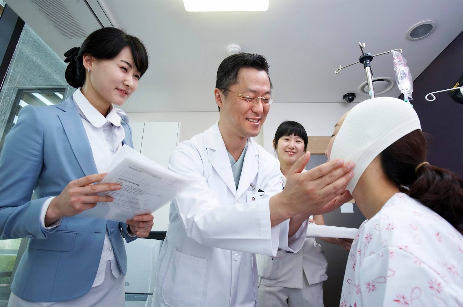Phẫu thuật thẩm mỹ tại Hàn Quốc luôn được đánh giá cao bởi sở hữu đội ngũ bác sĩ được đào tạo bài bản, giỏi chuyên môn, giàu kinh nghiệm, thẩm mỹ theo xu hướng tự nhiên vẫn giữ lại nét vốn có của người châu Á. 