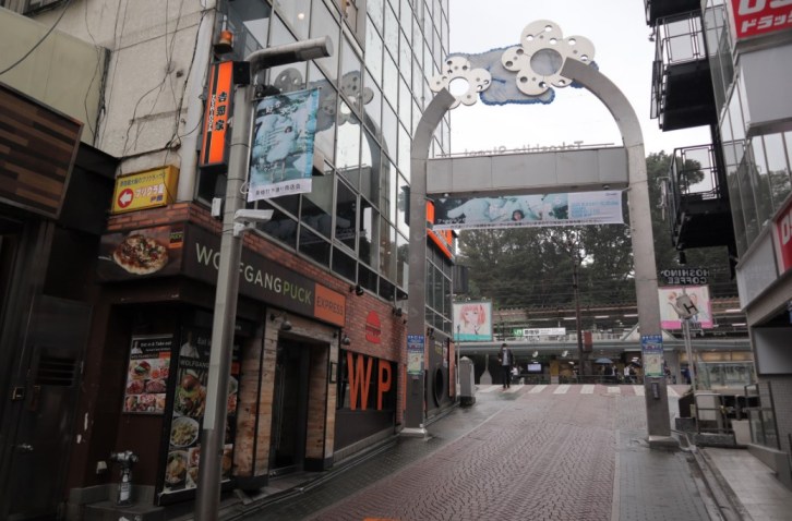 Love Live! Real-life locations in Japan - Takeshita street at the entrance